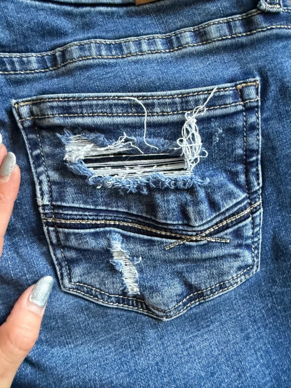 BKE Gabby Cuffed Stretch Capri Jeans - Picture 3 of 9